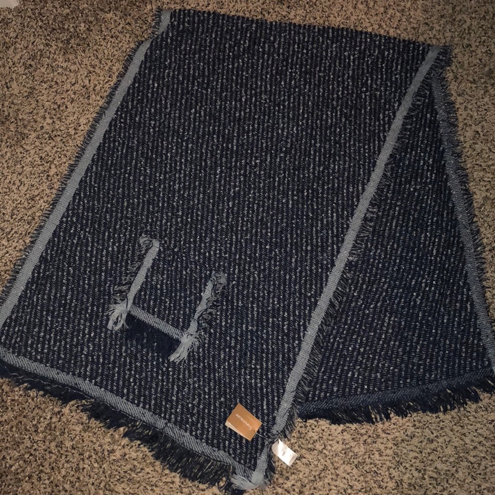 FRANCESCAS FRINGE SCARF